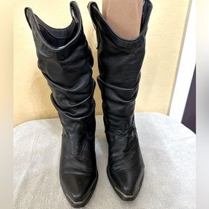Black Leather Cowboy Boots pointed toe with metal tag Size 8 slouchy shaft